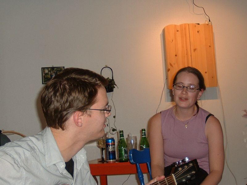 thomas playing and mia singing